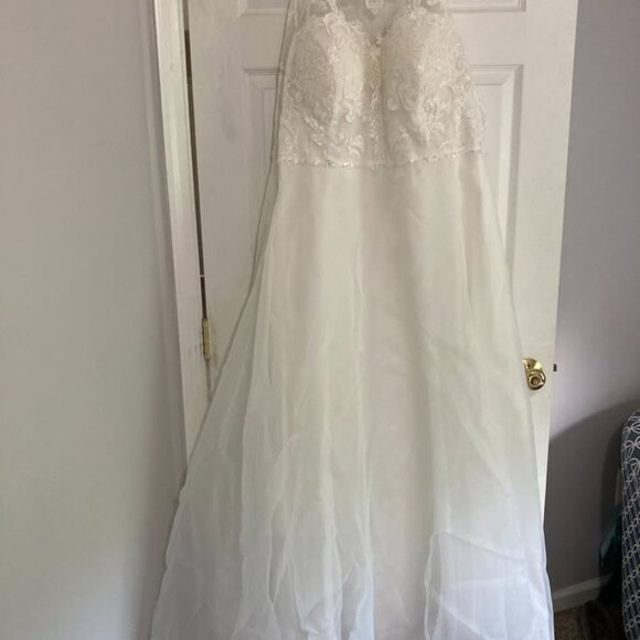 David's Bridal White Lace Halter Wedding Gown - Picture 1 of 6